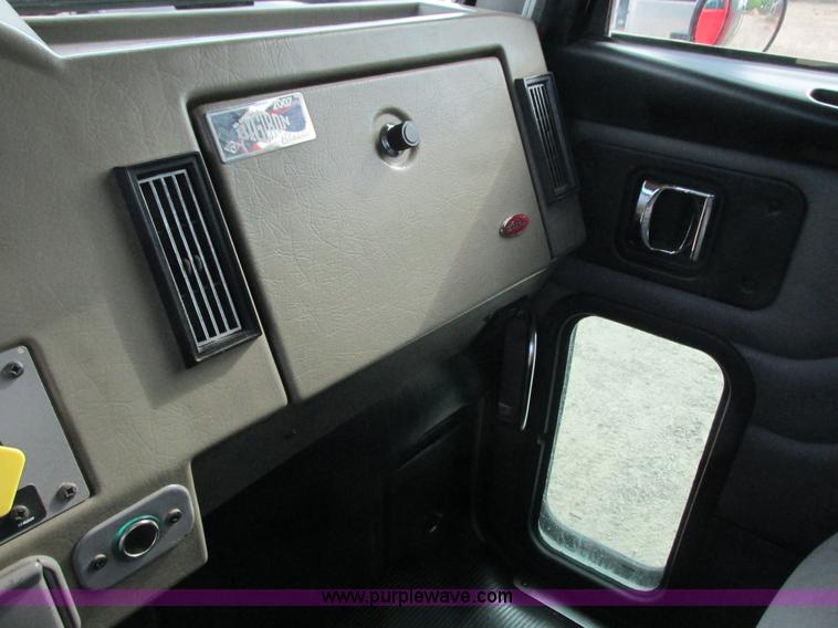 image for item K4688 2005 Peterbilt PB335 dump truck