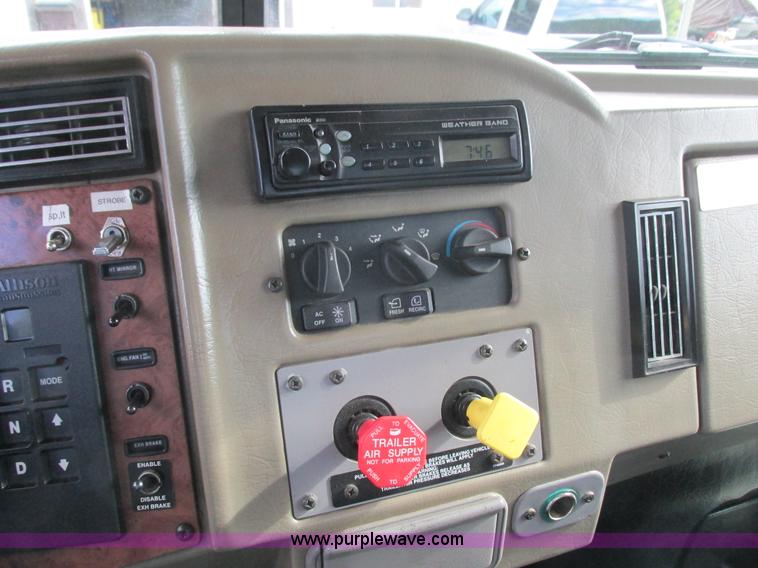 image for item K4688 2005 Peterbilt PB335 dump truck