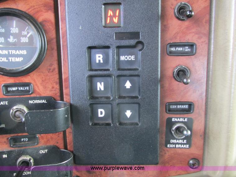 image for item K4688 2005 Peterbilt PB335 dump truck