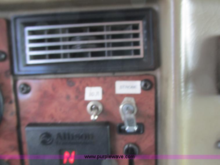 image for item K4688 2005 Peterbilt PB335 dump truck