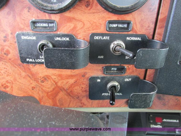 image for item K4688 2005 Peterbilt PB335 dump truck