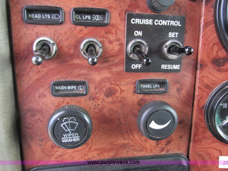 image for item K4688 2005 Peterbilt PB335 dump truck