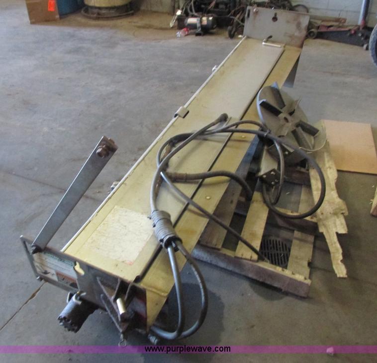 image for item K4688 2005 Peterbilt PB335 dump truck