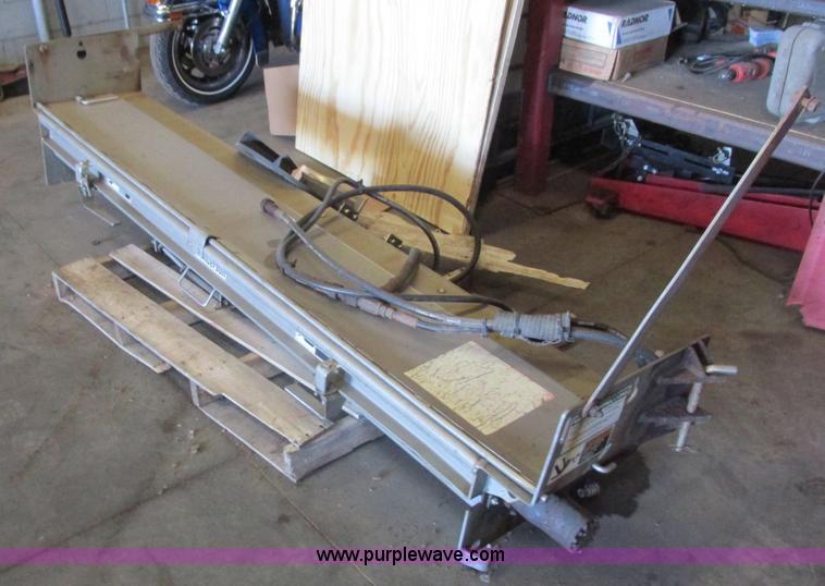 image for item K4688 2005 Peterbilt PB335 dump truck