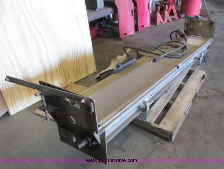 image for item K4688 2005 Peterbilt PB335 dump truck