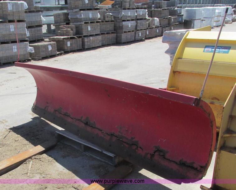 image for item K4688 2005 Peterbilt PB335 dump truck