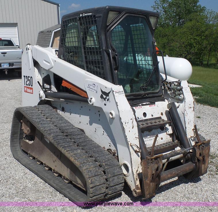 image for item K4722 2006 Bobcat T250 skid steer