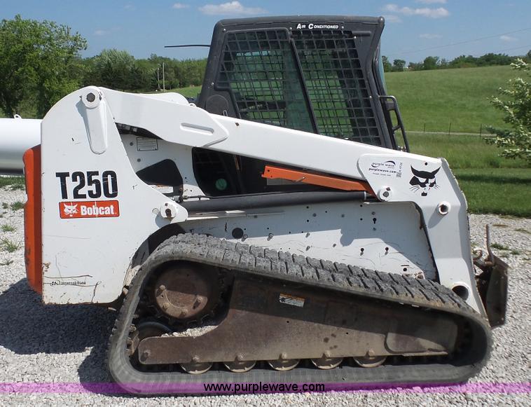 image for item K4722 2006 Bobcat T250 skid steer