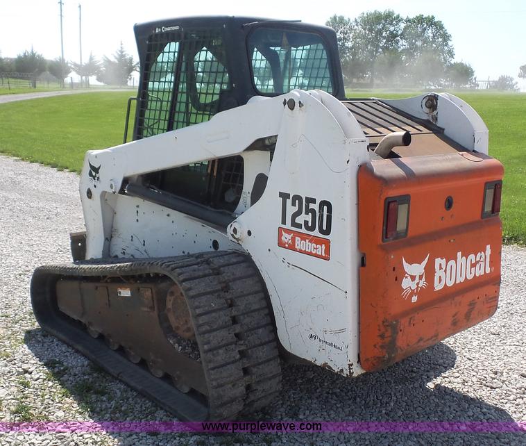 image for item K4722 2006 Bobcat T250 skid steer