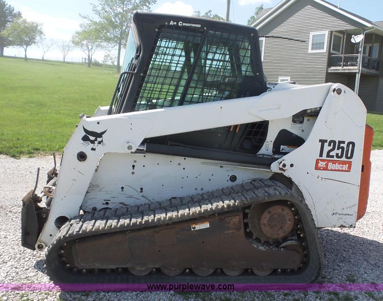 image for item K4722 2006 Bobcat T250 skid steer