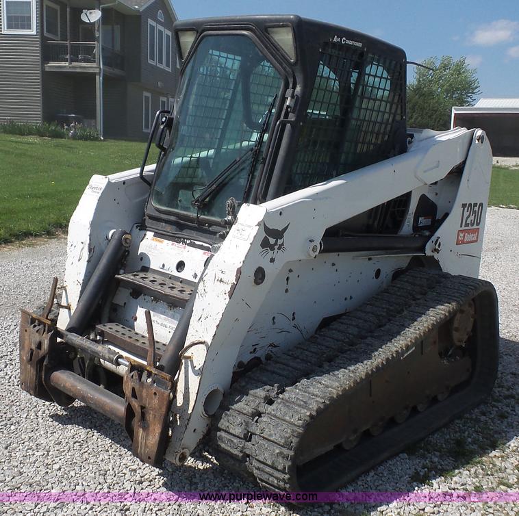 image for item K4722 2006 Bobcat T250 skid steer