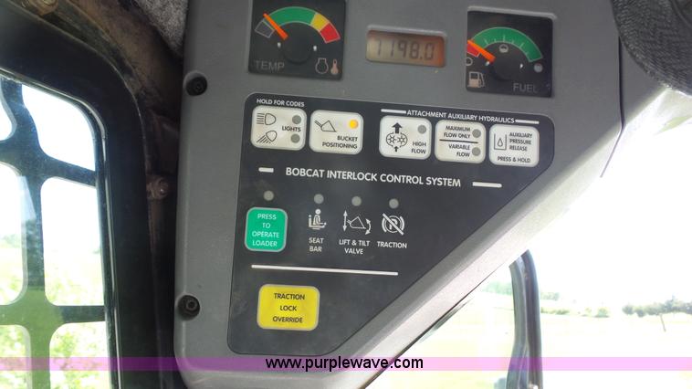 image for item K4722 2006 Bobcat T250 skid steer