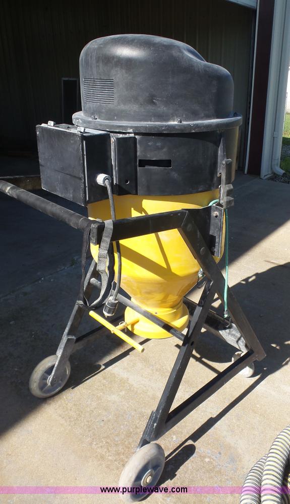 Werkmaster Titan XT concrete grinder with vacuum in Lawrence, KS Item