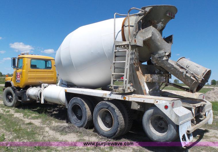 image for item K8291 1994 Mack Maxidyne DM690S mixer truck