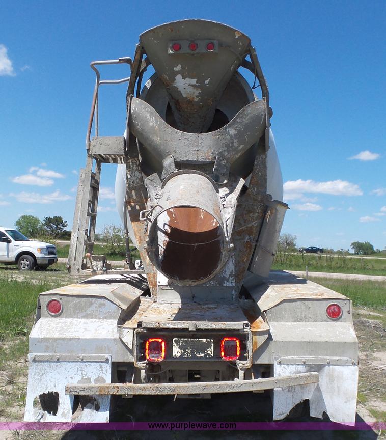 image for item K8291 1994 Mack Maxidyne DM690S mixer truck