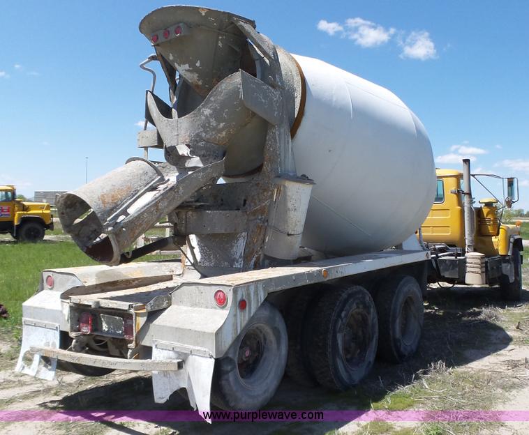 image for item K8291 1994 Mack Maxidyne DM690S mixer truck