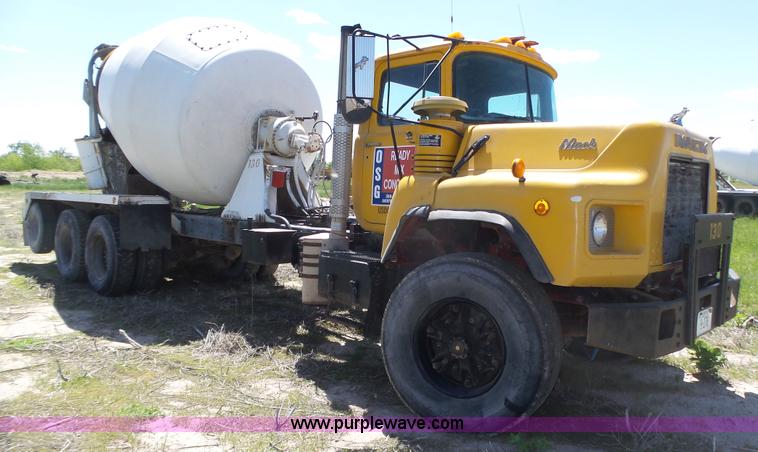 image for item K8291 1994 Mack Maxidyne DM690S mixer truck