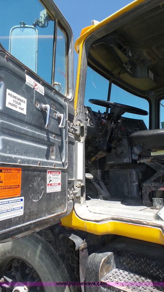 image for item K8291 1994 Mack Maxidyne DM690S mixer truck