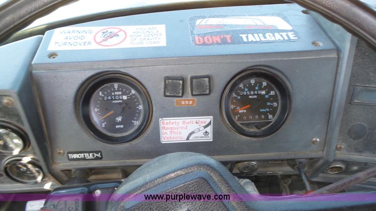 image for item K8291 1994 Mack Maxidyne DM690S mixer truck