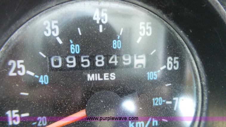 image for item K8291 1994 Mack Maxidyne DM690S mixer truck