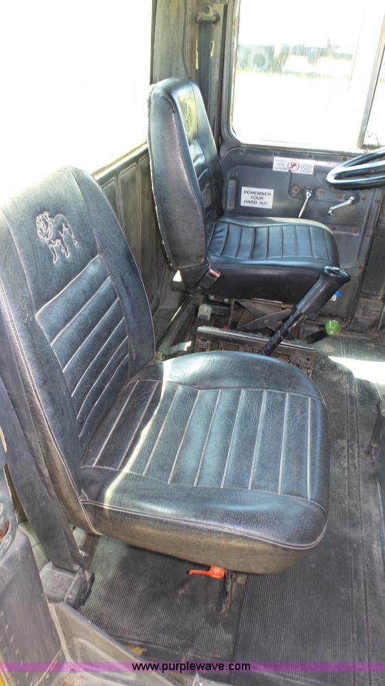 image for item K8291 1994 Mack Maxidyne DM690S mixer truck