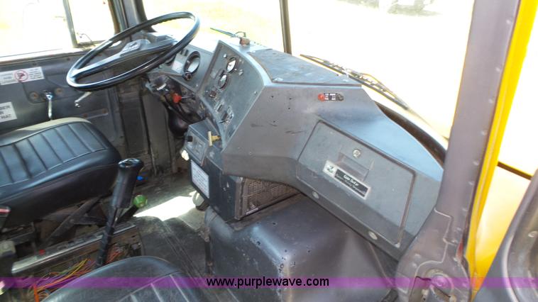 image for item K8291 1994 Mack Maxidyne DM690S mixer truck