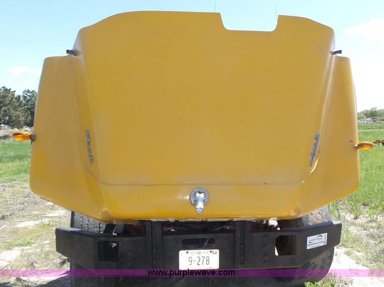 image for item K8291 1994 Mack Maxidyne DM690S mixer truck