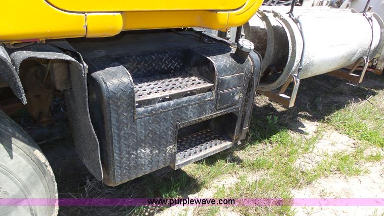 image for item K8291 1994 Mack Maxidyne DM690S mixer truck