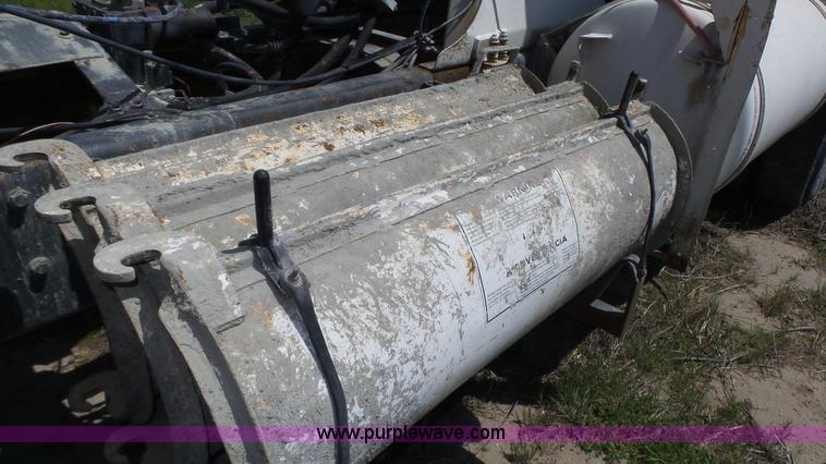 image for item K8291 1994 Mack Maxidyne DM690S mixer truck