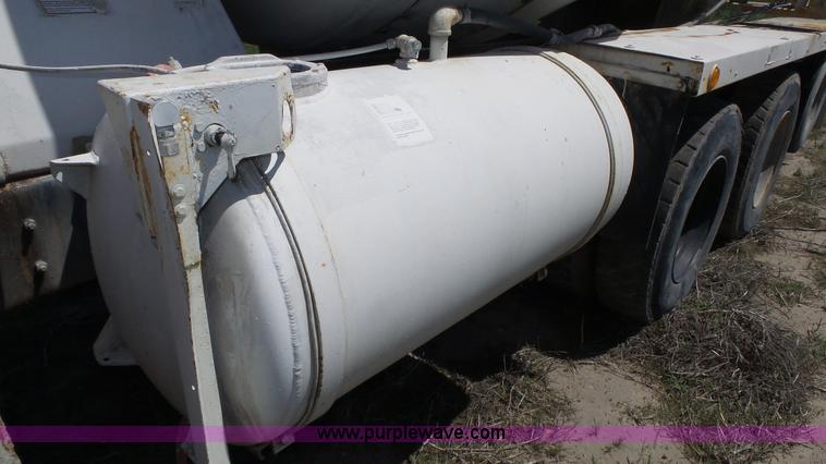 image for item K8291 1994 Mack Maxidyne DM690S mixer truck