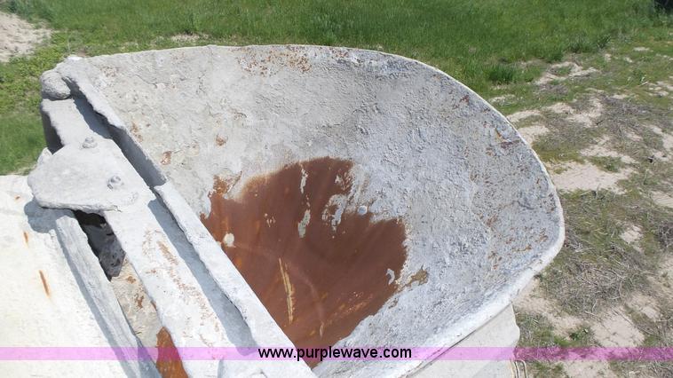 image for item K8291 1994 Mack Maxidyne DM690S mixer truck