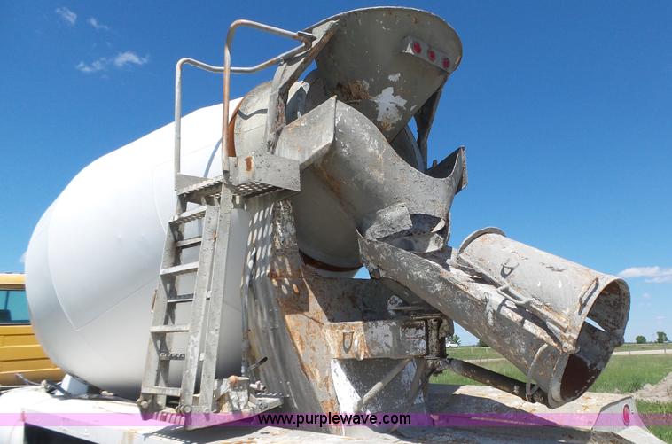 image for item K8291 1994 Mack Maxidyne DM690S mixer truck