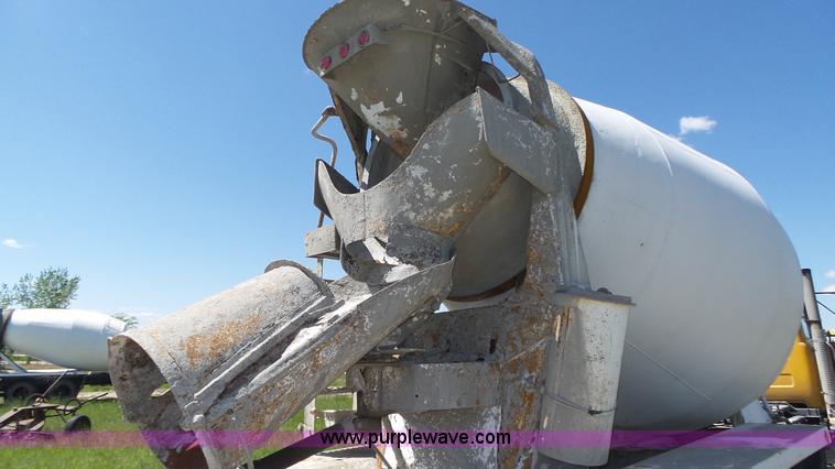 image for item K8291 1994 Mack Maxidyne DM690S mixer truck