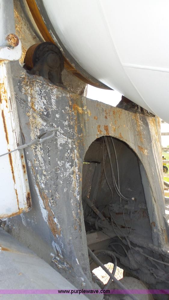 image for item K8291 1994 Mack Maxidyne DM690S mixer truck