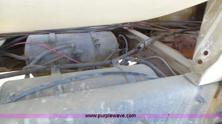 image for item K8291 1994 Mack Maxidyne DM690S mixer truck