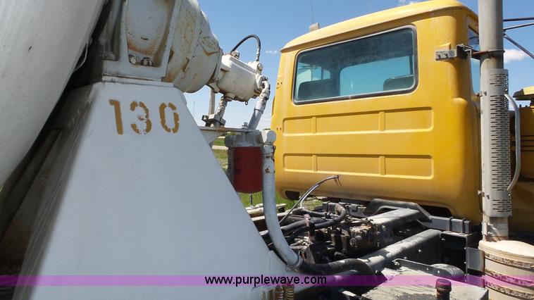 image for item K8291 1994 Mack Maxidyne DM690S mixer truck