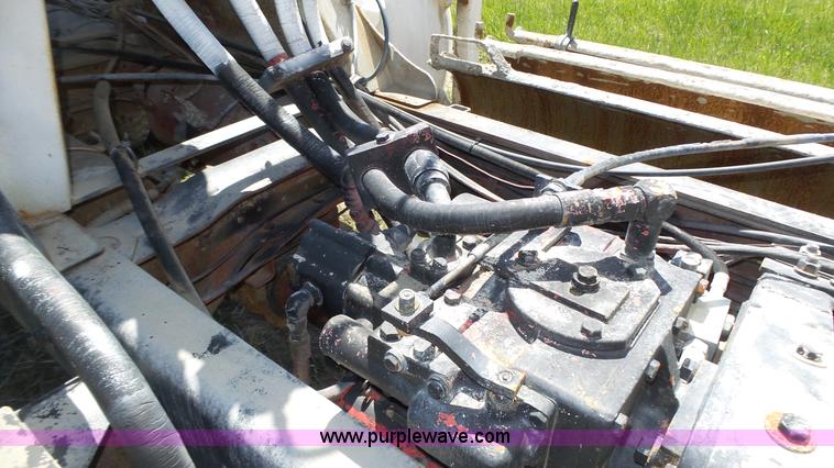 image for item K8291 1994 Mack Maxidyne DM690S mixer truck