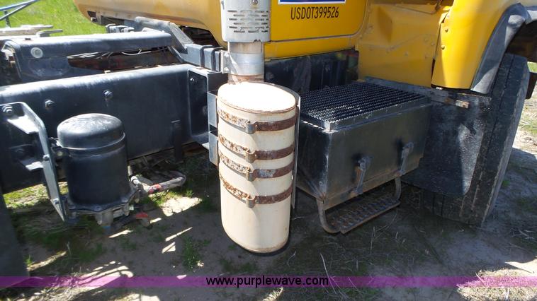 image for item K8291 1994 Mack Maxidyne DM690S mixer truck