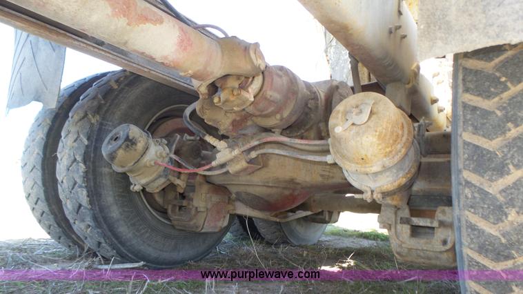 image for item K8291 1994 Mack Maxidyne DM690S mixer truck