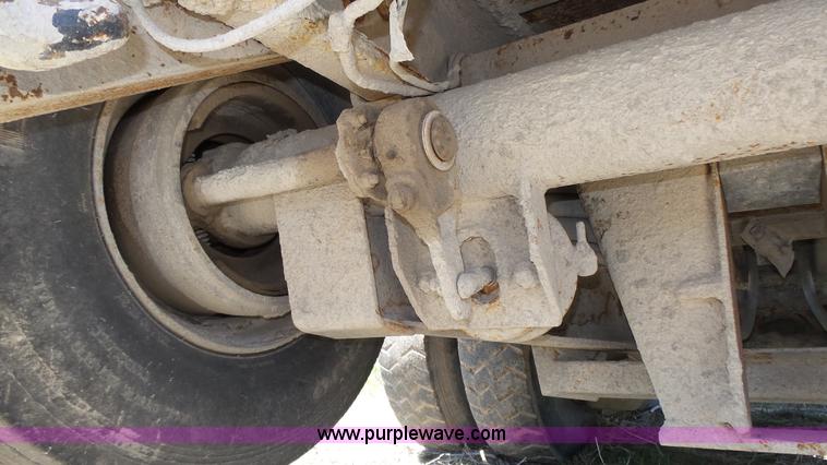 image for item K8291 1994 Mack Maxidyne DM690S mixer truck