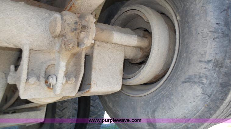 image for item K8291 1994 Mack Maxidyne DM690S mixer truck