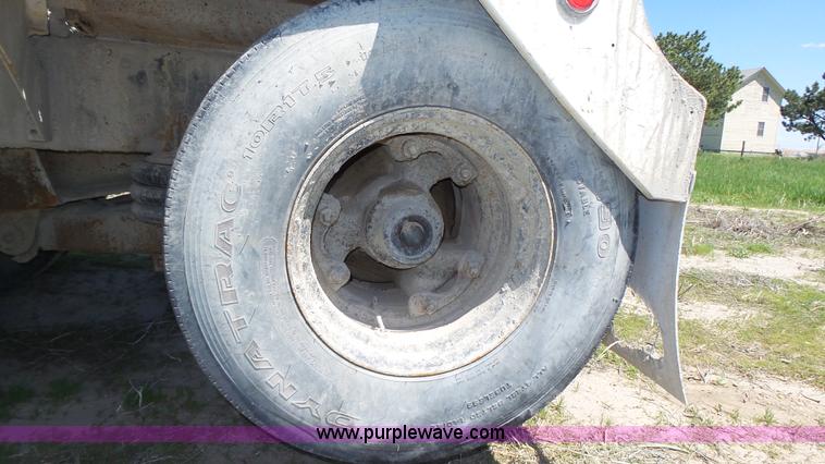 image for item K8291 1994 Mack Maxidyne DM690S mixer truck