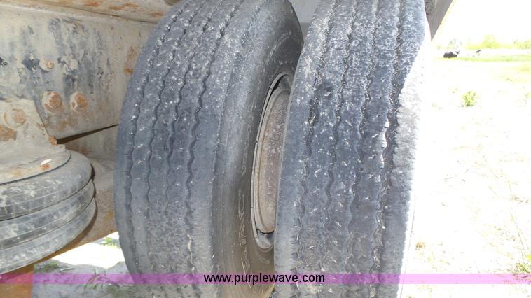 image for item K8291 1994 Mack Maxidyne DM690S mixer truck