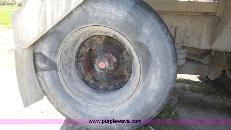 image for item K8291 1994 Mack Maxidyne DM690S mixer truck