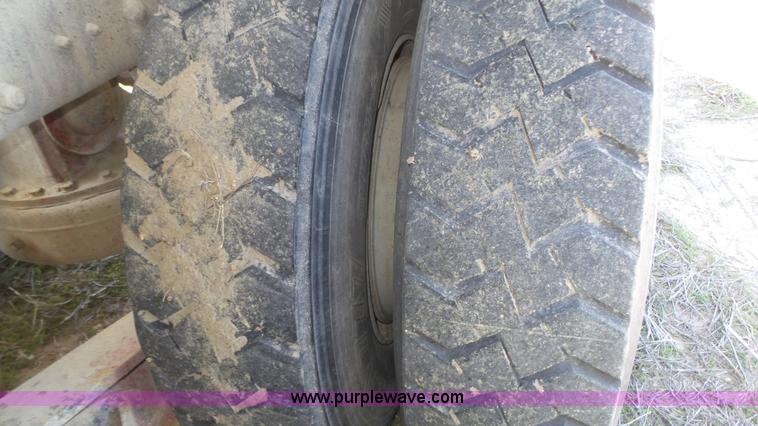 image for item K8291 1994 Mack Maxidyne DM690S mixer truck