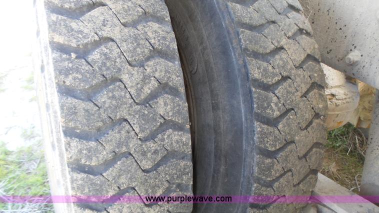 image for item K8291 1994 Mack Maxidyne DM690S mixer truck