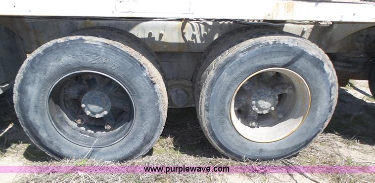 image for item K8291 1994 Mack Maxidyne DM690S mixer truck