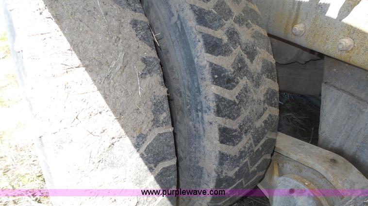 image for item K8291 1994 Mack Maxidyne DM690S mixer truck