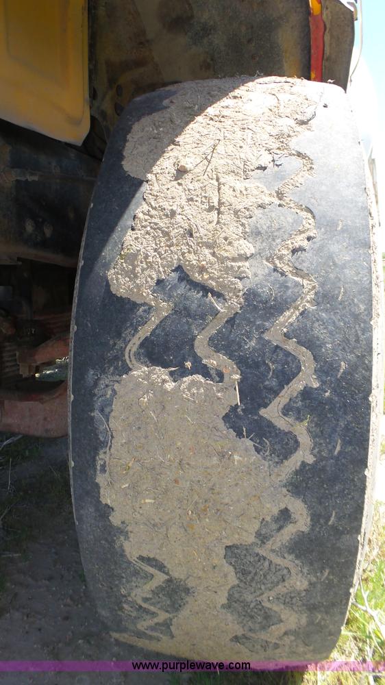 image for item K8291 1994 Mack Maxidyne DM690S mixer truck