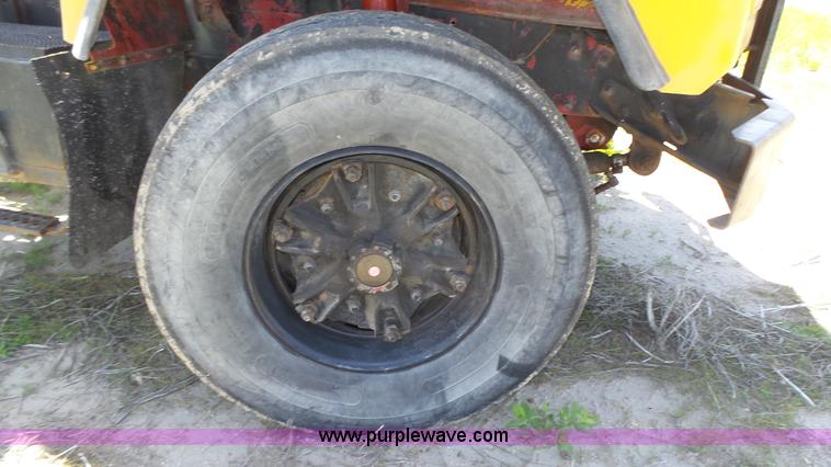 image for item K8291 1994 Mack Maxidyne DM690S mixer truck